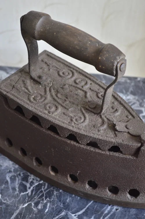 Ferro da Stiro Antico