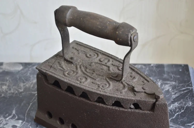 Ferro da Stiro Antico