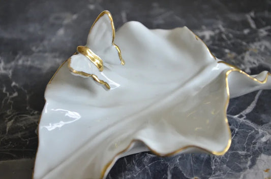 Decorative leaf in Limoges paste