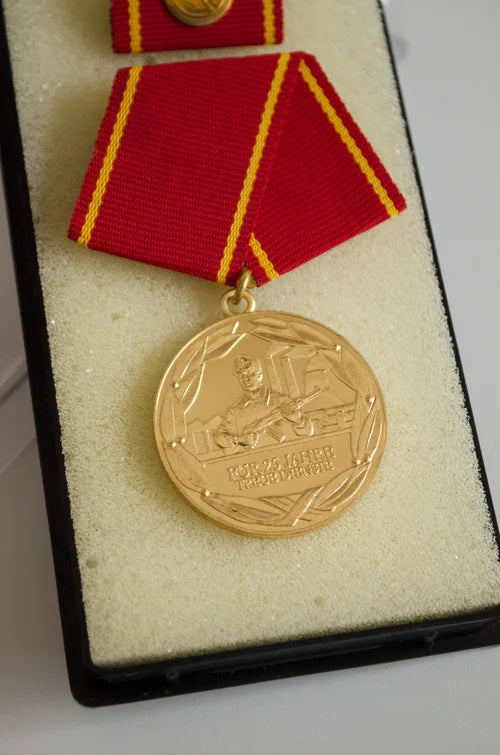 GOLD MEDAL FOR 25 YEARS OF SERVICE IN THE GERMAN ARMY NVA