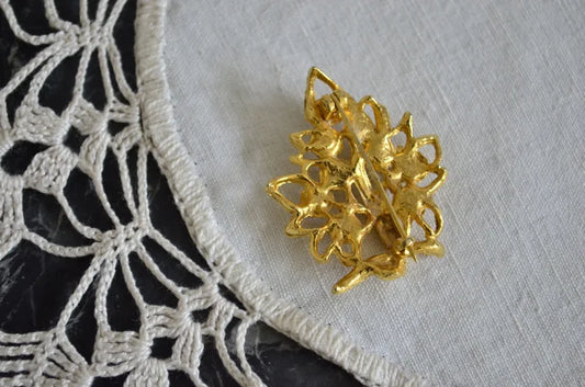 Spilla vintage dorata con perle