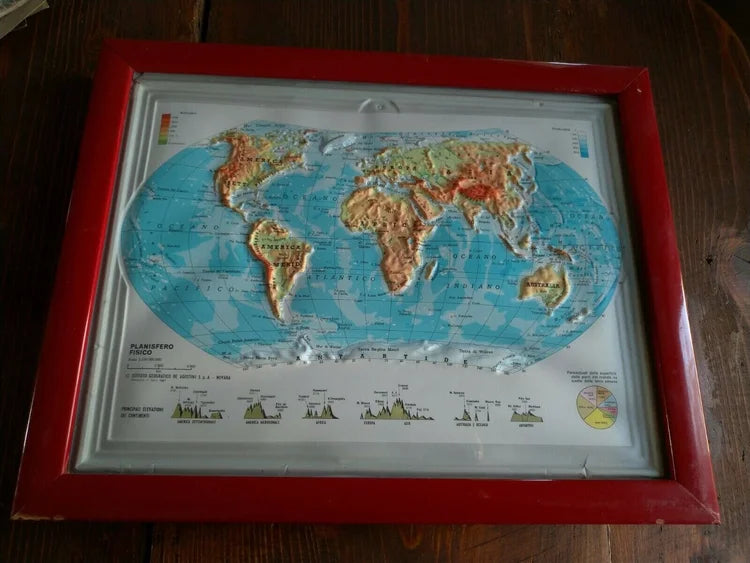 DE AGOSTINI VINTAGE 1967 RELIEF PHYSICAL PLANISPHERE, 1970s MODEL