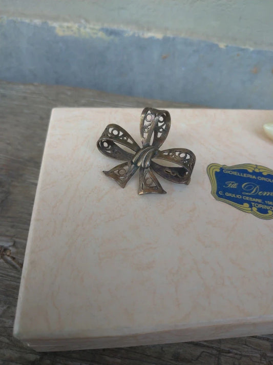 Spilla Antica Vintage a fiocco in metallo