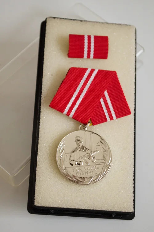 MEDAGLIA Argento 15 ANNI DI SERVIZIO ESERCITO TEDESCO NVA