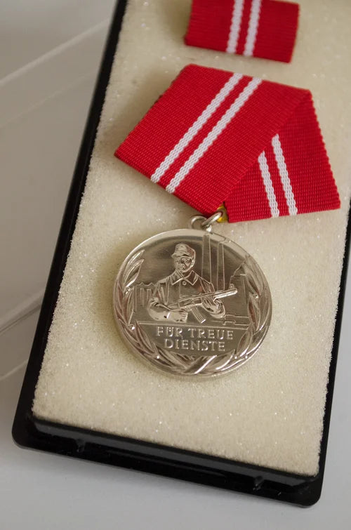 MEDAGLIA Argento 15 ANNI DI SERVIZIO ESERCITO TEDESCO NVA