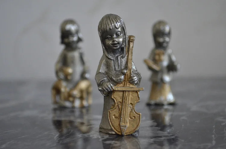 Tre statuine in piombo