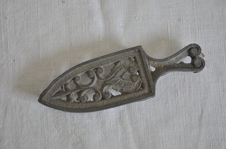 Antico POGGIA FERRO DA STIRO Giocattolo