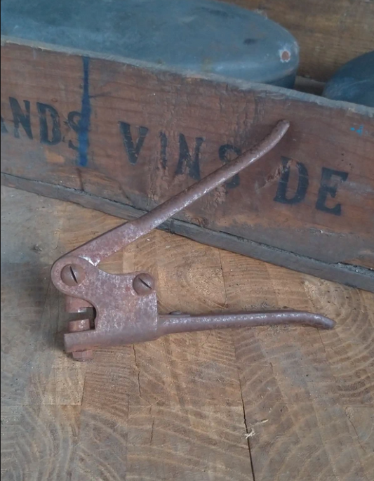 Pinza Rivettatrice antica