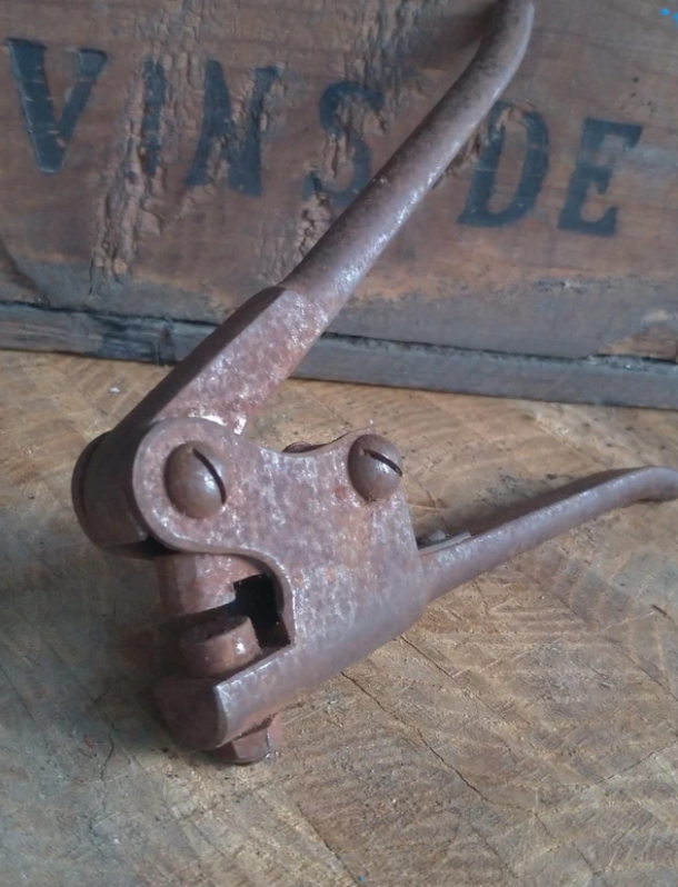 Pinza Rivettatrice antica