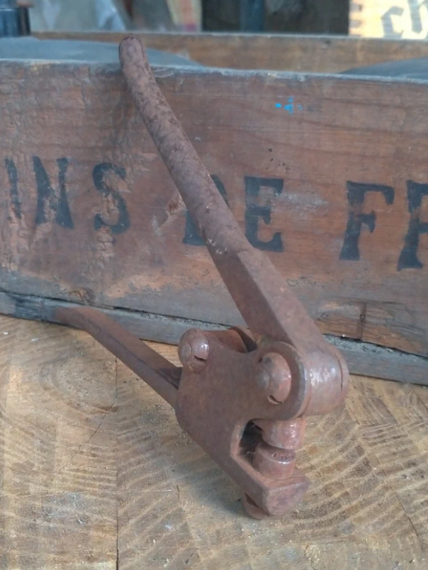 Pinza Rivettatrice antica
