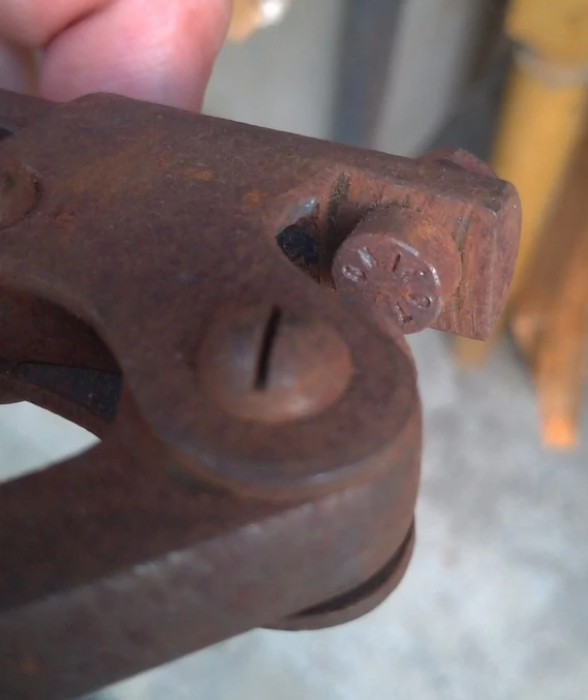 Pinza Rivettatrice antica