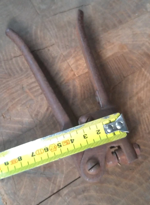 Pinza Rivettatrice antica