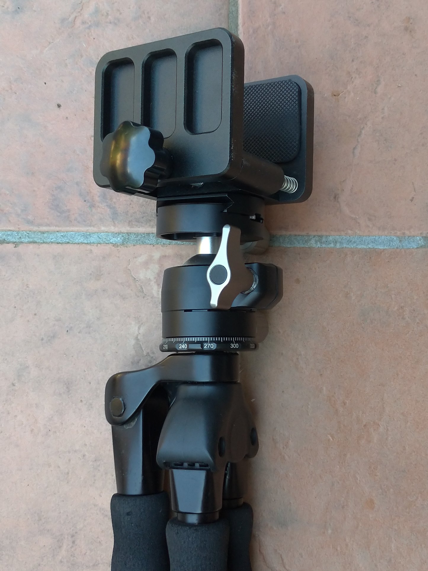 Vanguard QUEST T62U INNOREL E34 Treppiede