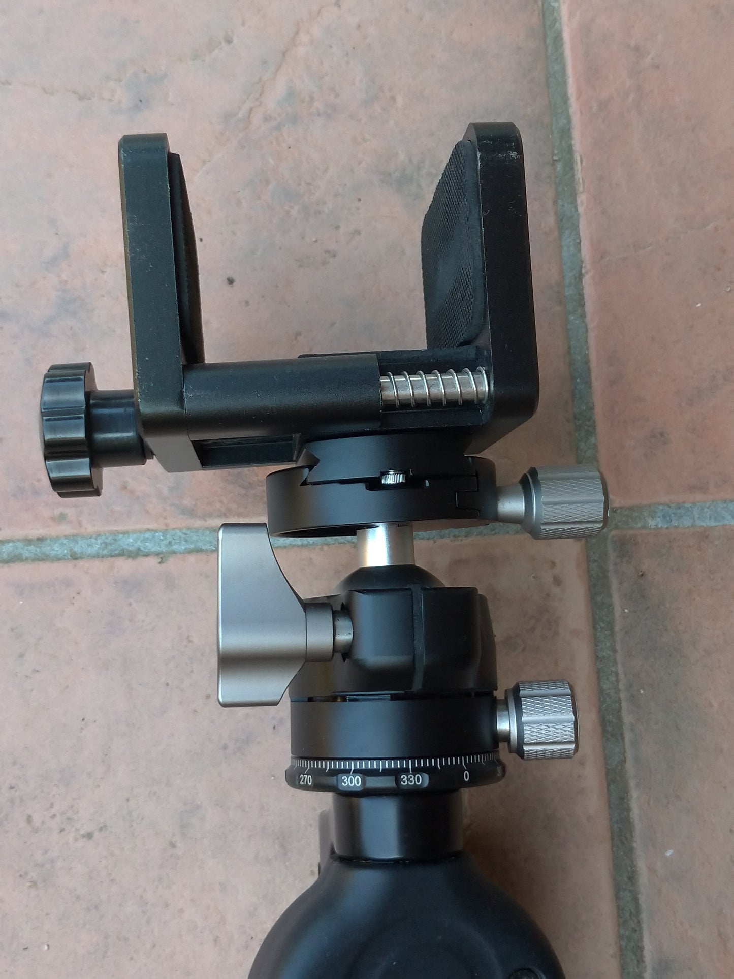 Vanguard QUEST T62U INNOREL E34 Treppiede