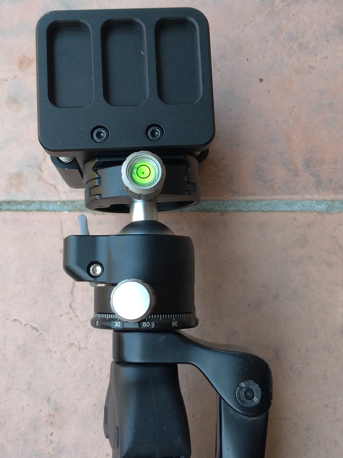 Vanguard QUEST T62U INNOREL E34 Treppiede