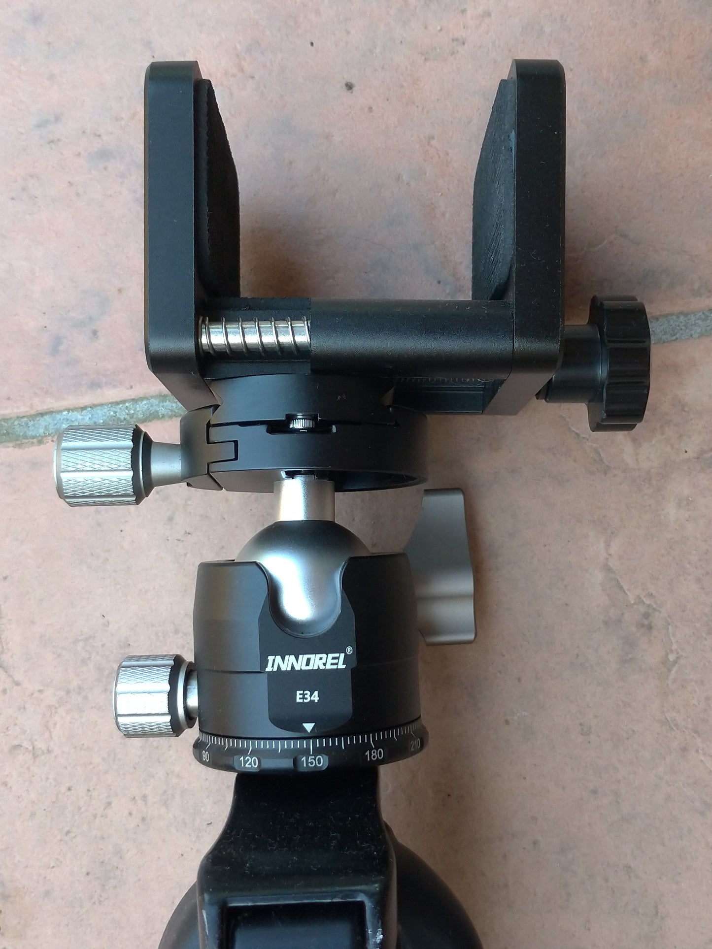 Vanguard QUEST T62U INNOREL E34 Treppiede