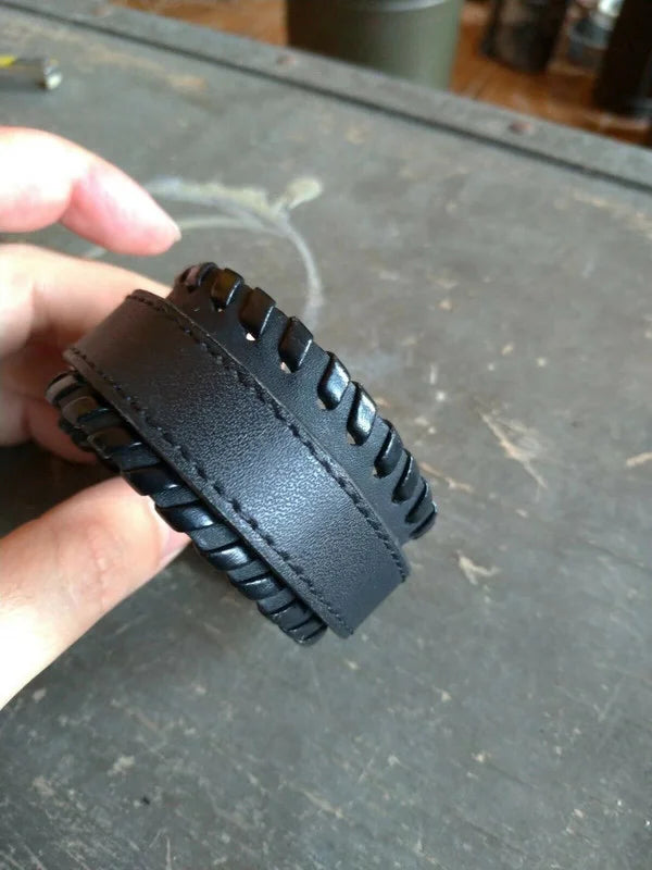 Bracciali in cuoio vintage