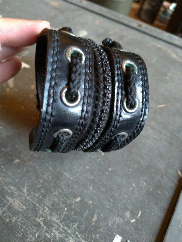 Bracciali in cuoio vintage