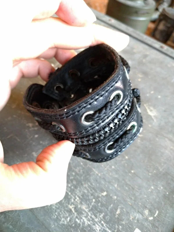 Bracciali in cuoio vintage