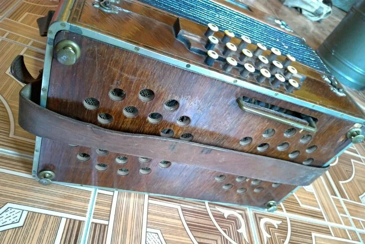 DITTA MERLO VERCELLI ITALIA anni 20 Antico Organetto Fisarmonica Madreperla e Legno