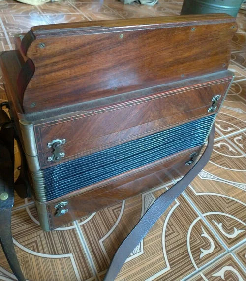 DITTA MERLO VERCELLI ITALIA anni 20 Antico Organetto Fisarmonica Madreperla e Legno