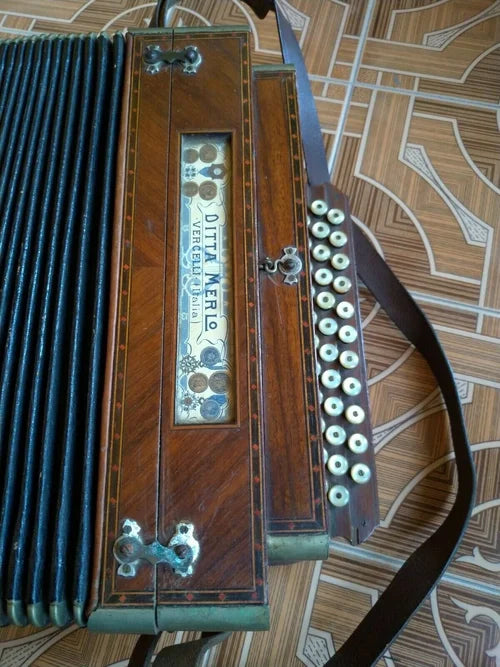 DITTA MERLO VERCELLI ITALIA anni 20 Antico Organetto Fisarmonica Madreperla e Legno