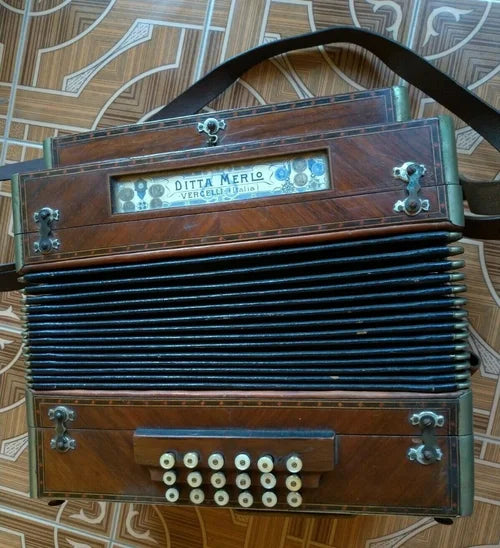 DITTA MERLO VERCELLI ITALIA anni 20 Antico Organetto Fisarmonica Madreperla e Legno