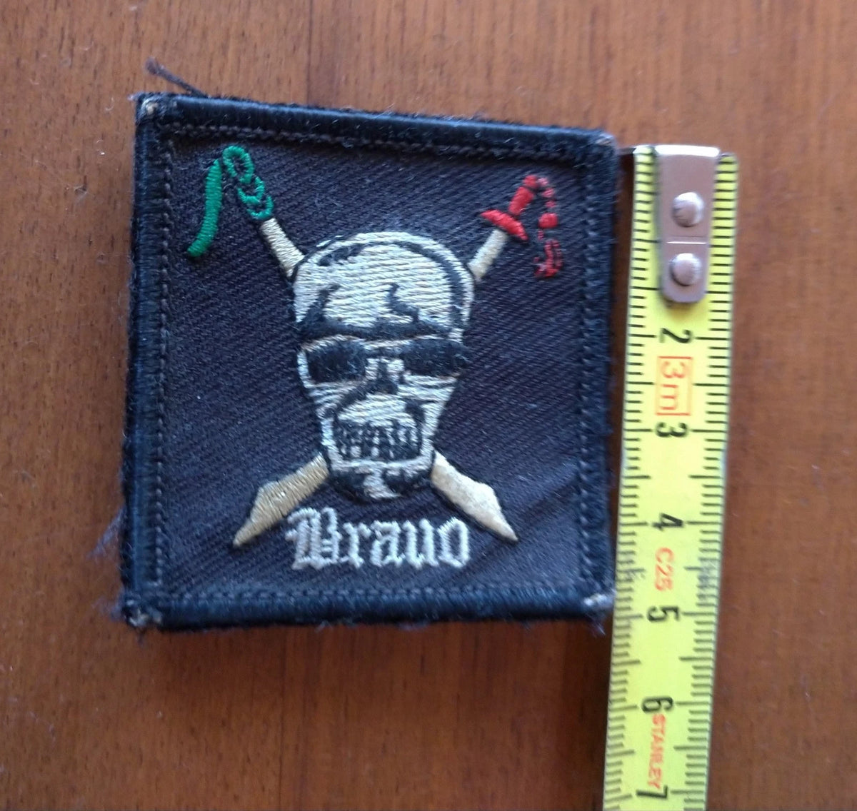 Bravo Patch Toppa Velcro Teschio Pirata Spade Sciabole Distintivo Militare