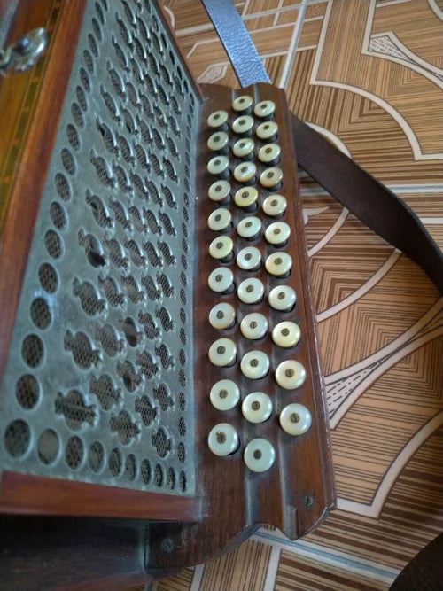 DITTA MERLO VERCELLI ITALIA anni 20 Antico Organetto Fisarmonica Madreperla e Legno