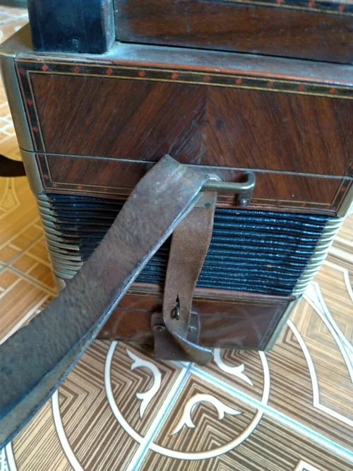 DITTA MERLO VERCELLI ITALIA anni 20 Antico Organetto Fisarmonica Madreperla e Legno