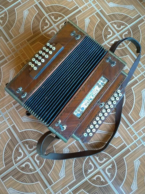 DITTA MERLO VERCELLI ITALIA anni 20 Antico Organetto Fisarmonica Madreperla e Legno