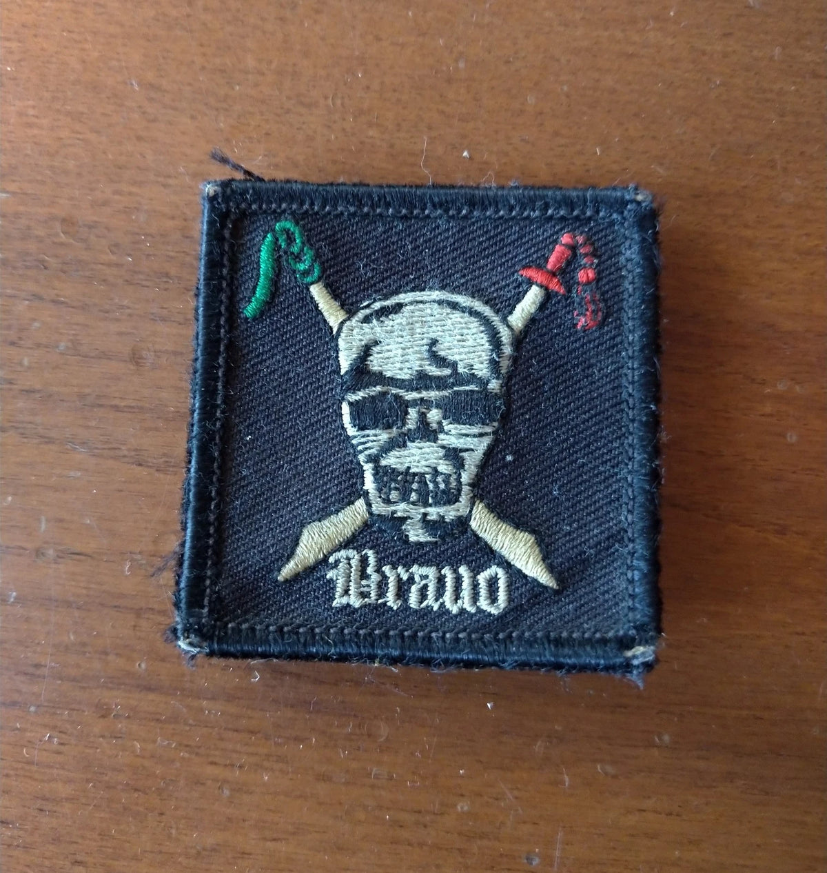 Bravo Patch Toppa Velcro Teschio Pirata Spade Sciabole Distintivo Militare
