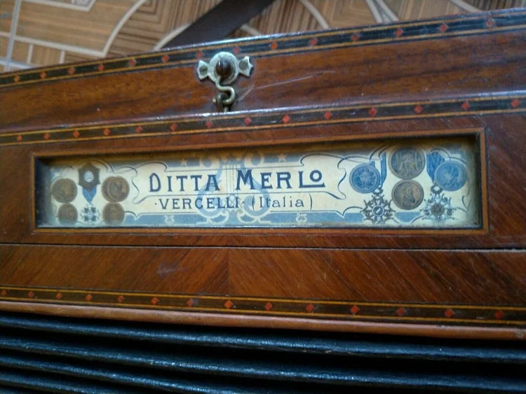 DITTA MERLO VERCELLI ITALIA anni 20 Antico Organetto Fisarmonica Madreperla e Legno