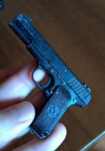 TOKAREV TT-33 TT-30 ARMODELLI UNIWERK Pistola Giocattolo SCALA 1:2,5